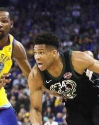  字母哥暴扣统治禁区雄鹿轻取公牛