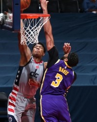  八村塁26分湖人险胜雷霆  