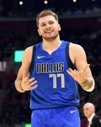  东契奇末节爆发独行侠加时险胜太阳豪取五连胜