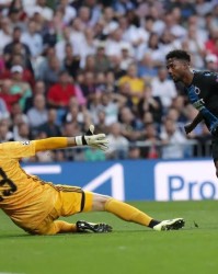  巴黎后防漏洞，单场连丢三球遭嘲讽  