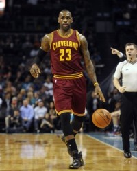  三球24+12黄蜂终结骑士连胜  