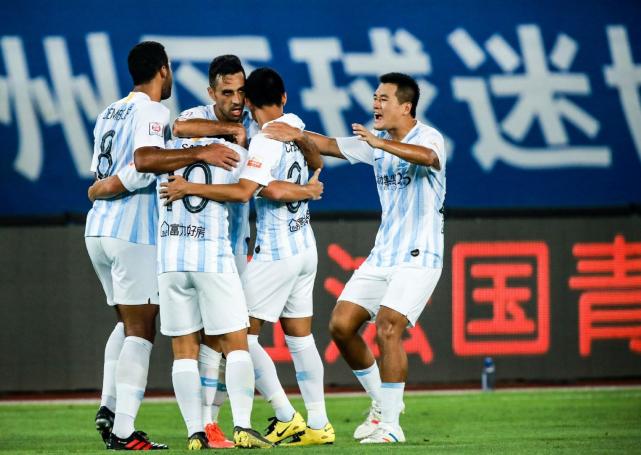  梅斯德比战万人空巷引关注  