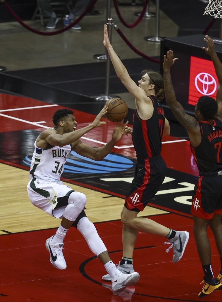  勒沃库森中场核心伤愈复出，助球队终结连败颓势