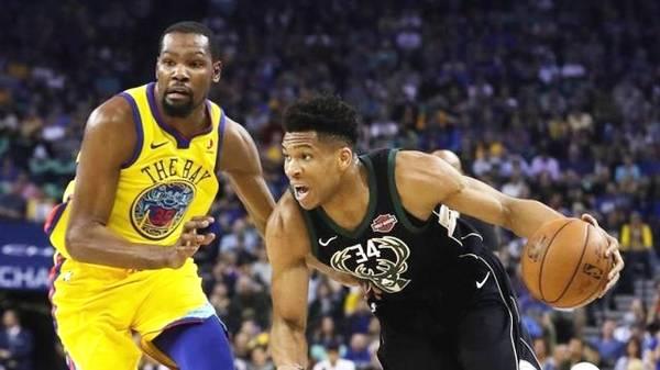  字母哥暴扣统治禁区雄鹿轻取公牛